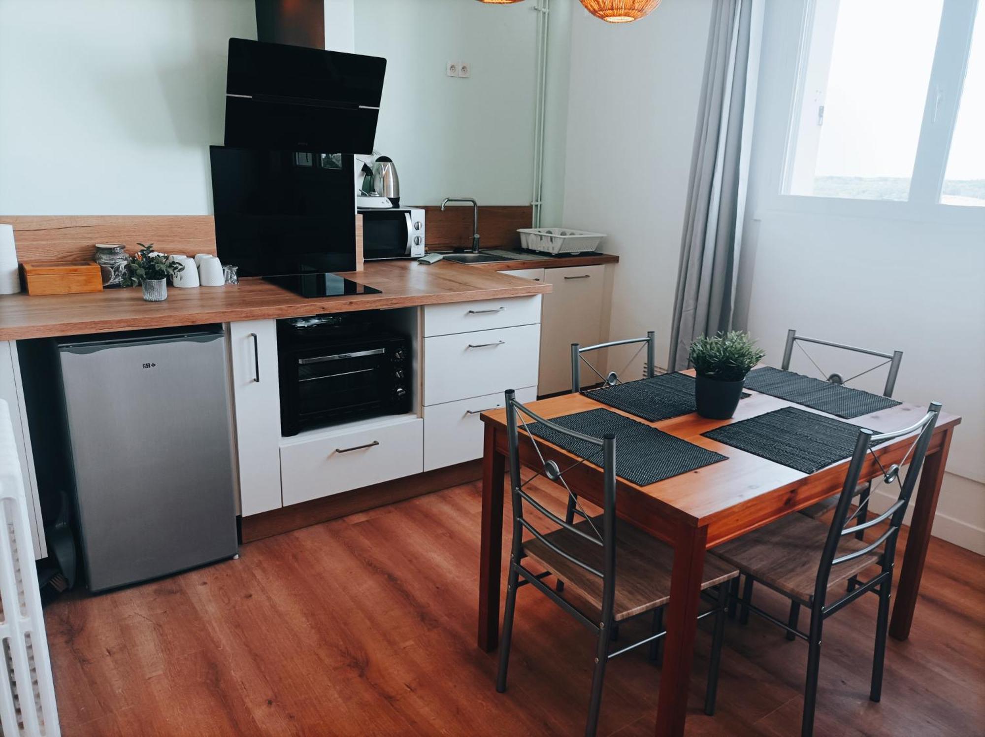 Bel Appartement Tout Equipe เลอม็องส์ ภายนอก รูปภาพ