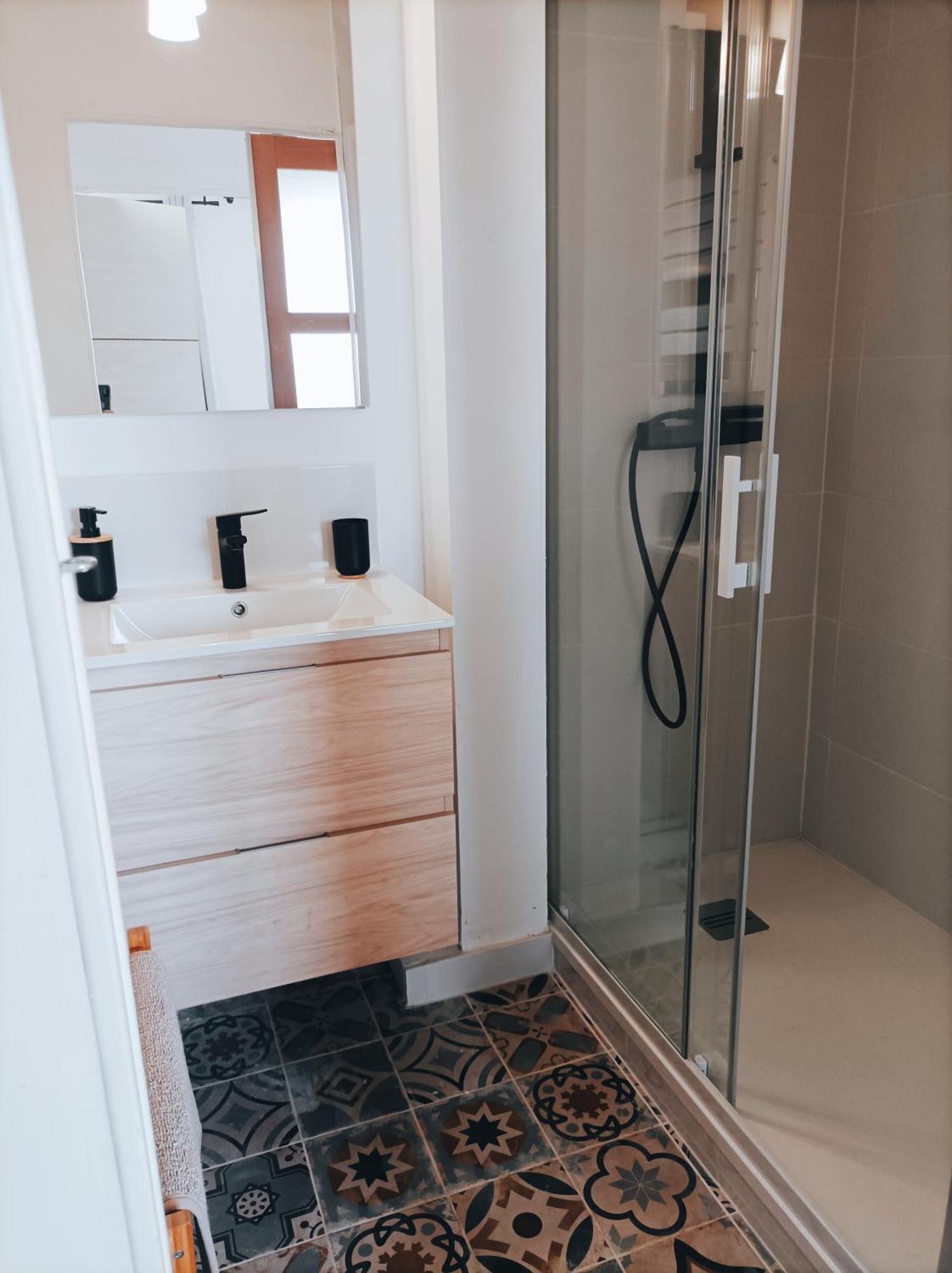 Bel Appartement Tout Equipe เลอม็องส์ ภายนอก รูปภาพ