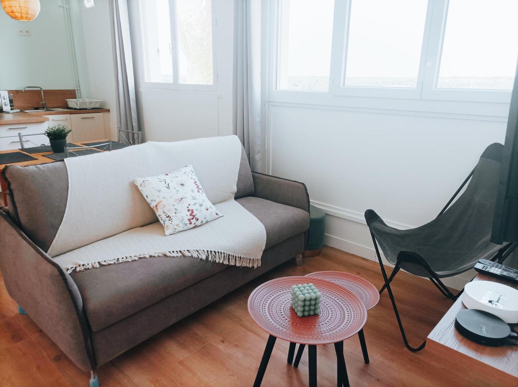 Bel Appartement Tout Equipe เลอม็องส์ ภายนอก รูปภาพ