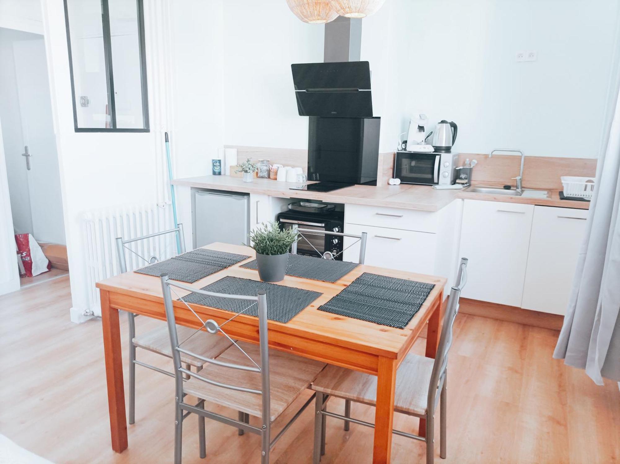 Bel Appartement Tout Equipe เลอม็องส์ ภายนอก รูปภาพ